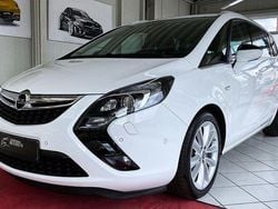 Weiß Gebraucht 2016 Opel Zafira Tourer Van / Kleinbus | 11.490 € (Fairer Preis)