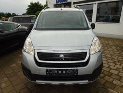 Grau Gebraucht 2017 Peugeot Partner Tepee Active Van / Kleinbus | 7.900 € (Fairer Preis)