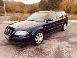Blau Gebraucht 2002 VW Passat Highline Kombi | 899 € (Superpreis)