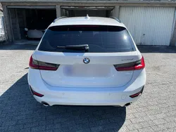 Weiß Gebraucht 2022 BMW 320 Sport Line Kombi | 25.300 € (Superpreis)