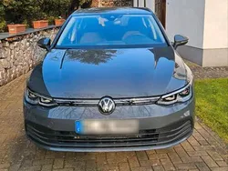 Grau Gebraucht 2023 VW Golf VIII Life Limousine | 22.000 € (Guter Preis)