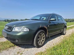 Grün Gebraucht 2001 Audi A4 Kombi | 650 € (Superpreis)