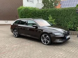 Braun Gebraucht 2016 Skoda Superb LAURIN & KLEMENT Kombi | 22.900 € (Teuer)
