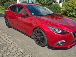 Rot Gebraucht 2017 Mazda 3 Nakama Limousine | 12.600 € (Fairer Preis)