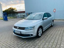 Grau Gebraucht 2012 VW Jetta Limousine | 6.800 € (Etwas zu teuer)