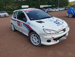 Weiß Gebraucht 2003 Peugeot 206 RC Limousine | 21.500 €