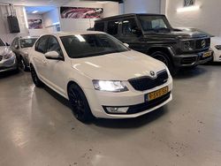 Weiß Gebraucht 2013 Skoda Octavia Business Line Limousine | 4.900 € (Superpreis)
