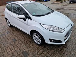 Weiß Gebraucht 2014 Ford Fiesta Kleinwagen | 4.900 €