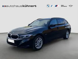 Black sapphire metallic Gebraucht 2022 BMW 320e Kombi | 22.785 € (Guter Preis)