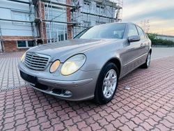 Beige Gebraucht 2005 Mercedes E200 Elegance Limousine | 3.499 € (Fairer Preis)