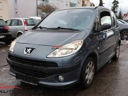 Grau Gebraucht 2007 Peugeot 1007 Premium Van / Kleinbus | 1.990 € (Guter Preis)