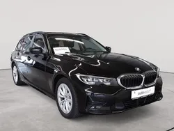 Saphirschwarz metallic Gebraucht 2022 BMW 318 Advantage Kombi | 25.290 € (Guter Preis)