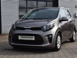 (im) titaniumsilber met. Gebraucht 2017 Kia Picanto DREAM-TEAM Edition Kleinwagen | 7.900 € (Guter Preis)
