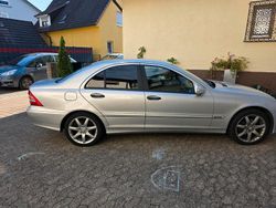 Grau Gebraucht 2004 Mercedes C220 Limousine | 2.650 € (Fairer Preis)