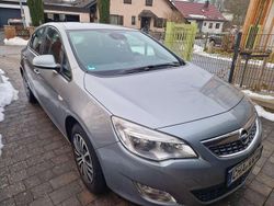 Silbersee/perl silber (m2) Gebraucht 2011 Opel Astra Edition Kleinwagen | 3.840 € (Fairer Preis)