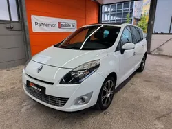 Weiß Gebraucht 2009 Renault Grand Scénic III Dynamique Van / Kleinbus | 3.999 € (Guter Preis)