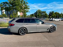 Grau Gebraucht 2022 BMW 530 M Sport Kombi | 49.990 € (Teuer)