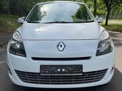 Weiß Gebraucht 2010 Renault Scénic III Luxe Van / Kleinbus | 1.990 € (Superpreis)