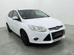 Weiß Gebraucht 2013 Ford Focus SYNC Edition Limousine | 5.999 € (Etwas zu teuer)
