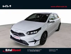 Weiß Neu 2025 Kia Ceed Spirit Limousine | 27.370 € (Fairer Preis)