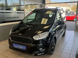 Schwarz Gebraucht 2016 Ford Tourneo Courier Trend Van / Kleinbus | 8.990 € (Guter Preis)