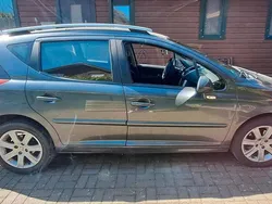 Grau Gebraucht 2009 Peugeot 207 Kombi | 2.700 € (Etwas zu teuer)