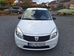Weiß Gebraucht 2009 Dacia Sandero Limousine | 1.600 € (Fairer Preis)