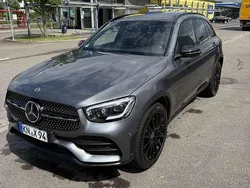 Grau Gebraucht 2021 Mercedes GLC300e SUV | 46.999 €