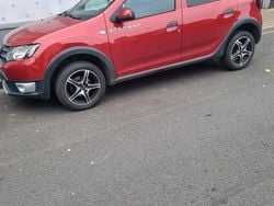 Rot Gebraucht 2015 Dacia Sandero Stepway Kleinwagen | 5.300 € (Superpreis)