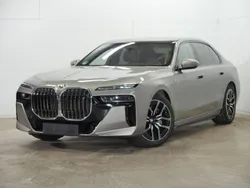 Grau Gebraucht 2024 BMW i7 Executive Limousine | 99.890 €