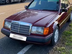 Rot Gebraucht 1991 Mercedes E300 Limousine | 7.777 €
