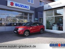 Bright red/cosmic black pearl Neu 2025 Suzuki Vitara Comfort+ SUV | 28.940 € (Fairer Preis)