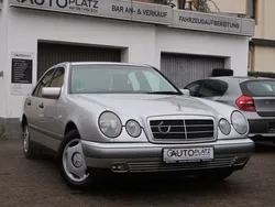 Silber Gebraucht 1999 Mercedes E240 Limousine | 2.000 € (Superpreis)