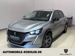 Grau Gebraucht 2023 Peugeot e-208 Allure Kleinwagen | 23.800 € (Etwas zu teuer)