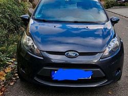 Grau Gebraucht 2010 Ford Fiesta Kleinwagen | 2.750 €