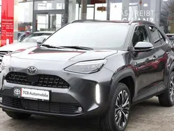 Grau Neu 2025 Toyota Yaris Hybrid Style Limousine | 34.189 €
