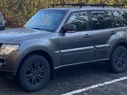 Braun Gebraucht 2009 Mitsubishi Pajero SUV | 12.990 € (Teuer)