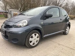 Grau Gebraucht 2009 Toyota Aygo Kleinwagen | 3.399 € (Fairer Preis)