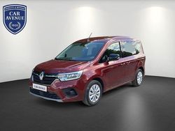 Rot (karmesinrot (rot)) Gebraucht 2023 Renault Kangoo Equilibre Van / Kleinbus | 19.985 € (Fairer Preis)