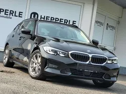 Schwarz ii/bonnet fluid black Gebraucht 2020 BMW 330 Sport Line Kombi | 25.450 € (Guter Preis)