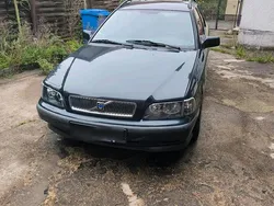Schwarz Gebraucht 2001 Volvo V40 Kombi | 2.500 €