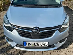 Grau Gebraucht 2018 Opel Zafira Tourer Van / Kleinbus | 12.300 € (Etwas zu teuer)