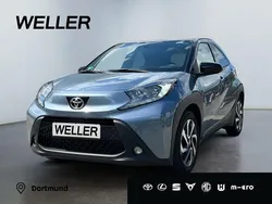 Grau Gebraucht 2024 Toyota Aygo X-play Kleinwagen | 15.880 € (Fairer Preis)