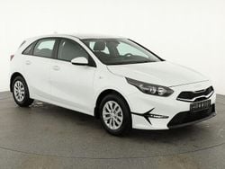 Deluxeweiß metallic Neu 2025 Kia Ceed Limousine | 23.245 € (Guter Preis)