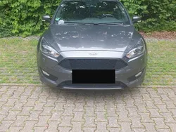 Grau Gebraucht 2017 Ford Focus ST-Line Limousine | 9.200 € (Fairer Preis)