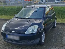 Blau Gebraucht 2004 Ford Fiesta Kleinwagen | 500 € (Fairer Preis)