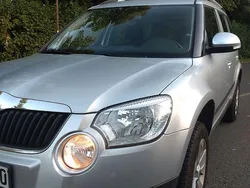 Grau Gebraucht 2012 Skoda Yeti SUV | 8.100 € (Fairer Preis)