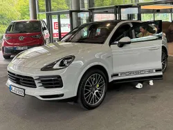 Grau Gebraucht 2023 Porsche Cayenne Platinum Edition SUV | 89.750 € (Guter Preis)