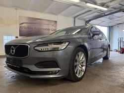 Grau Gebraucht 2018 Volvo V90 Momentum Kombi | 15.490 € (Fairer Preis)
