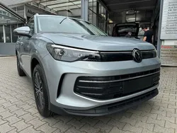 Oyster silver metallic Gebraucht 2024 VW Tiguan Life SUV | 49.850 € (Fairer Preis)